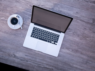 laptop-macbook-mockup-webinar